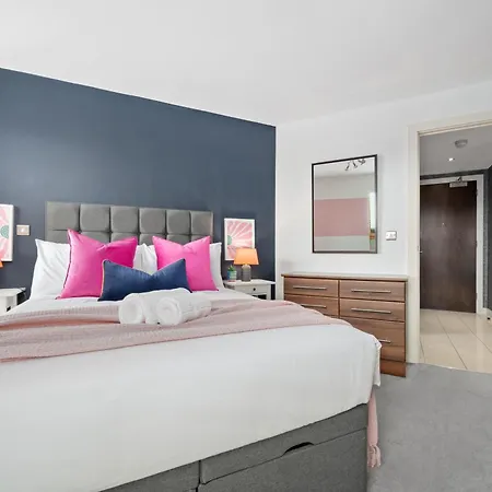 Central Apartment With Balcony & Secure Parking Manchester Extérieur photo