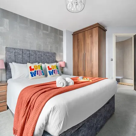 Central Apartment With Balcony & Secure Parking Manchester Extérieur photo