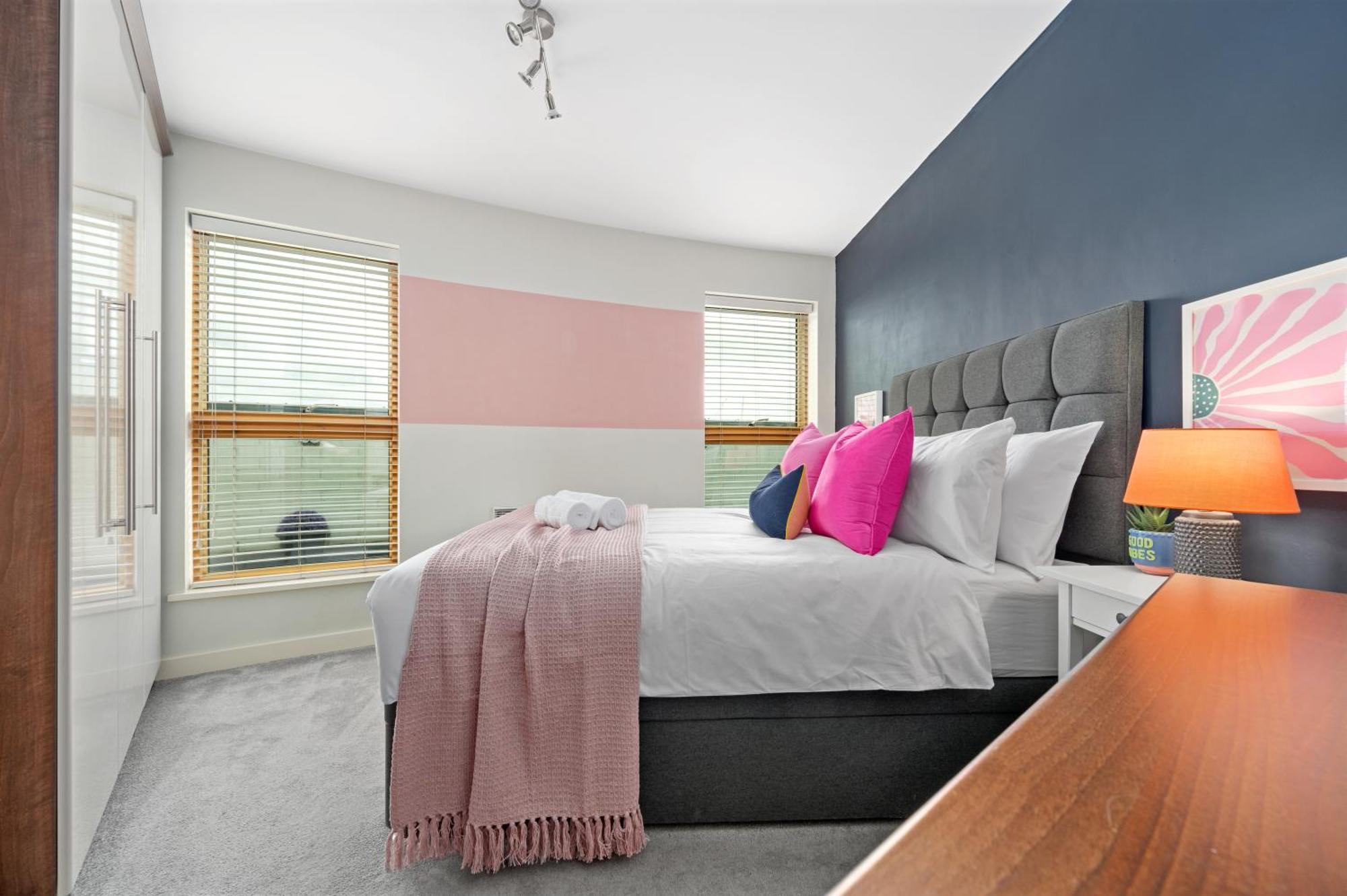 With Balcony & Secure Parking Apartamento