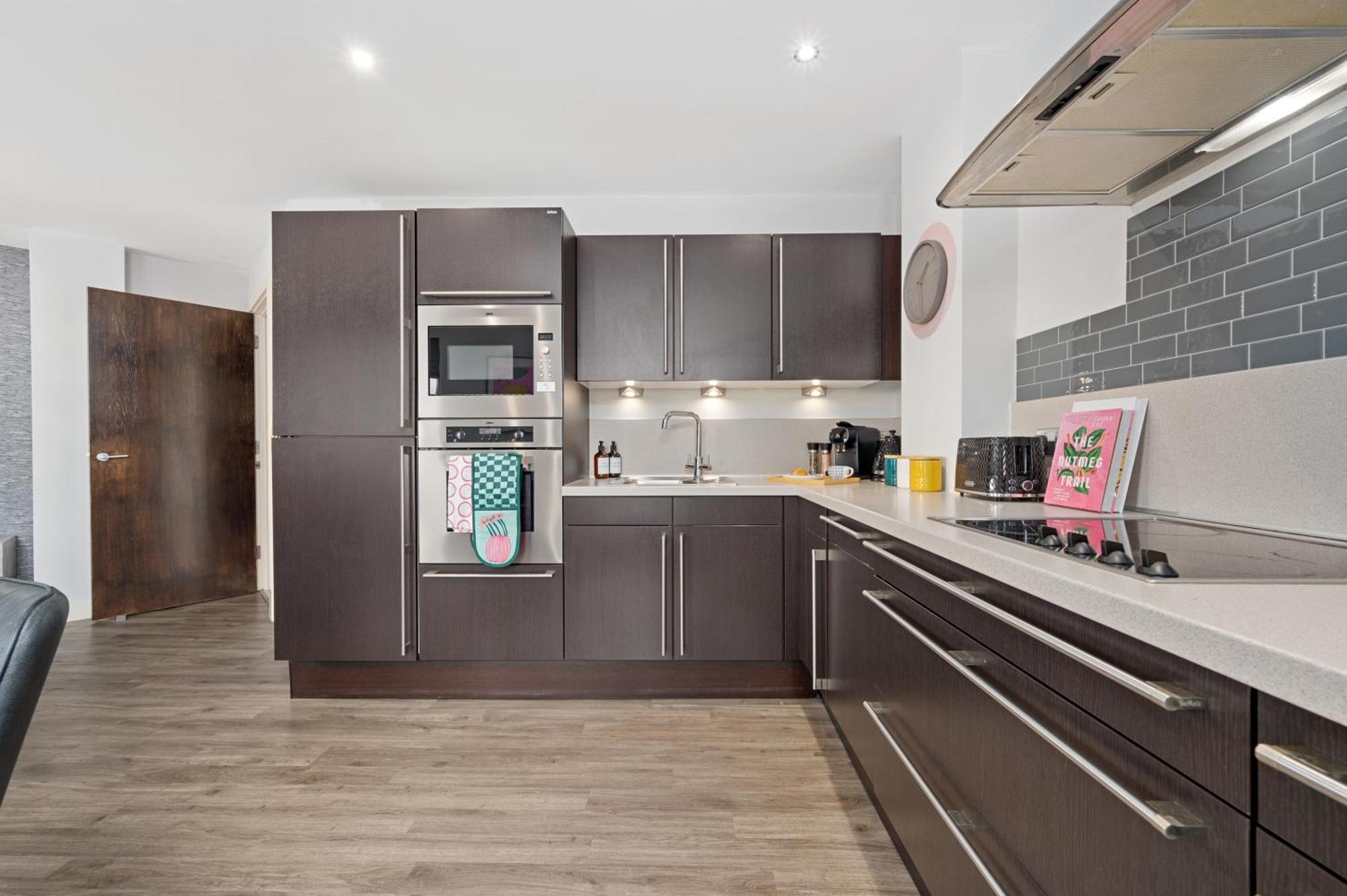 Apartamento With Balcony & Secure Parking *