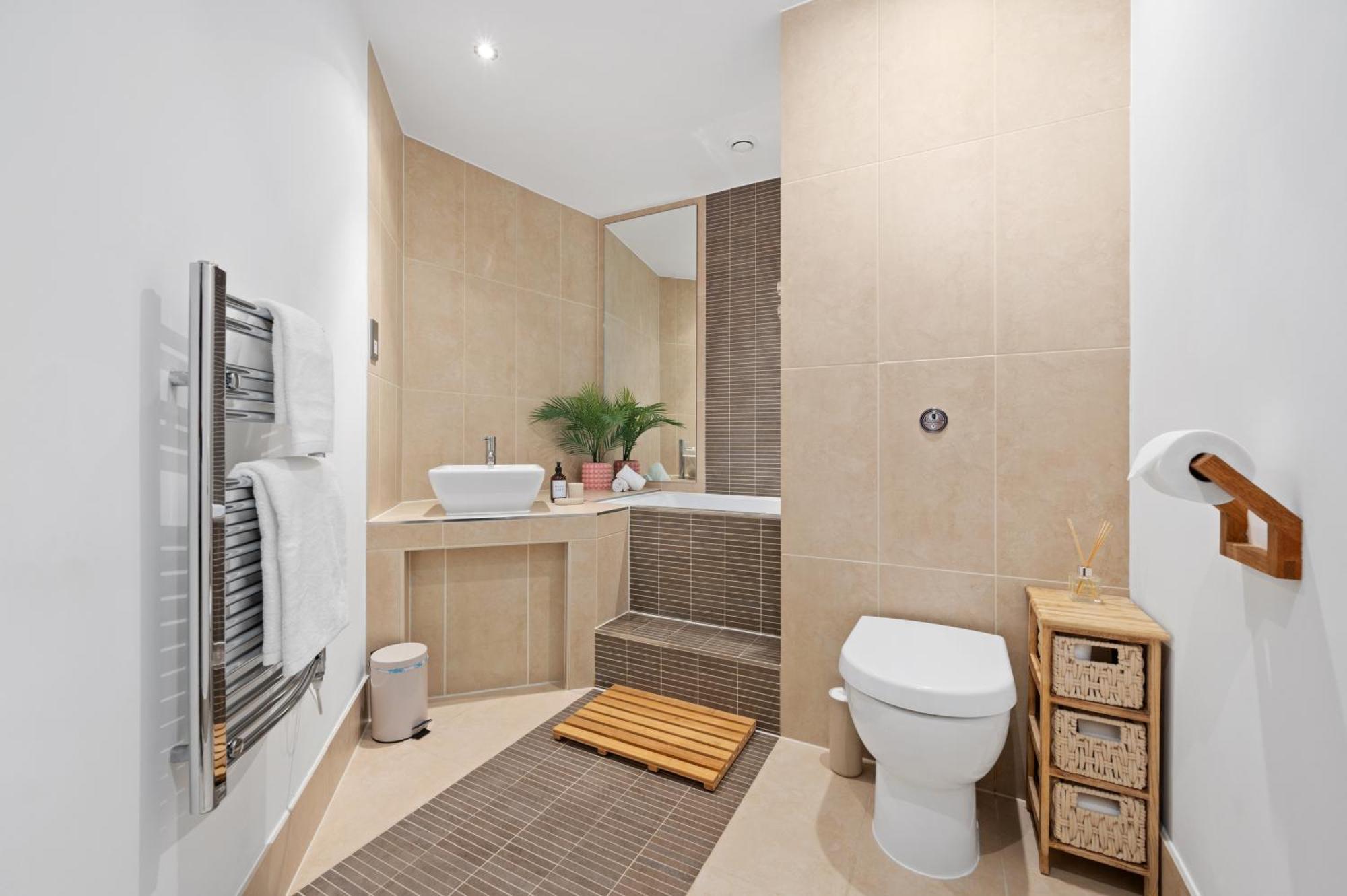 With Balcony & Secure Parking Apartamento