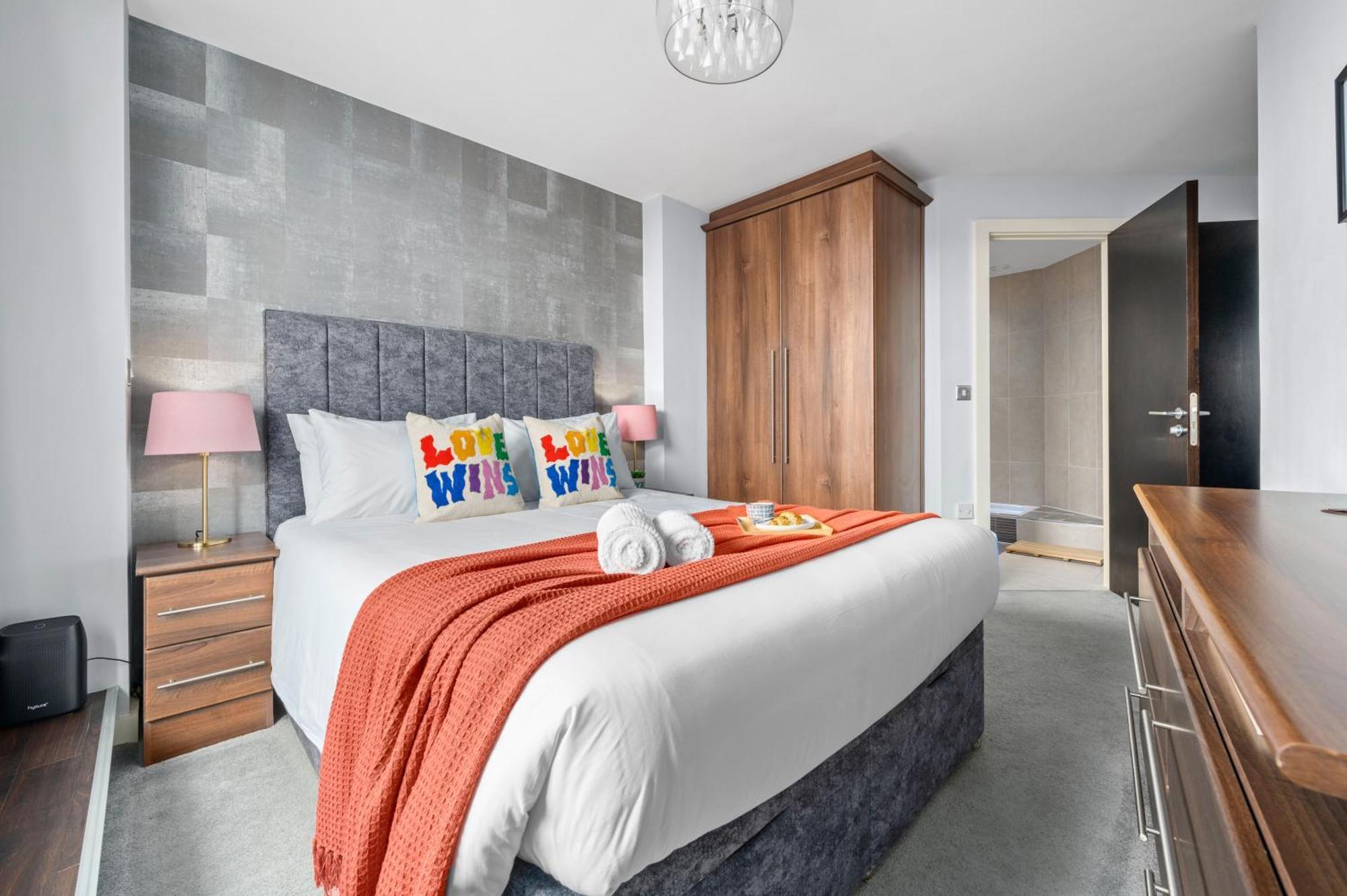 Apartamento With Balcony & Secure Parking *